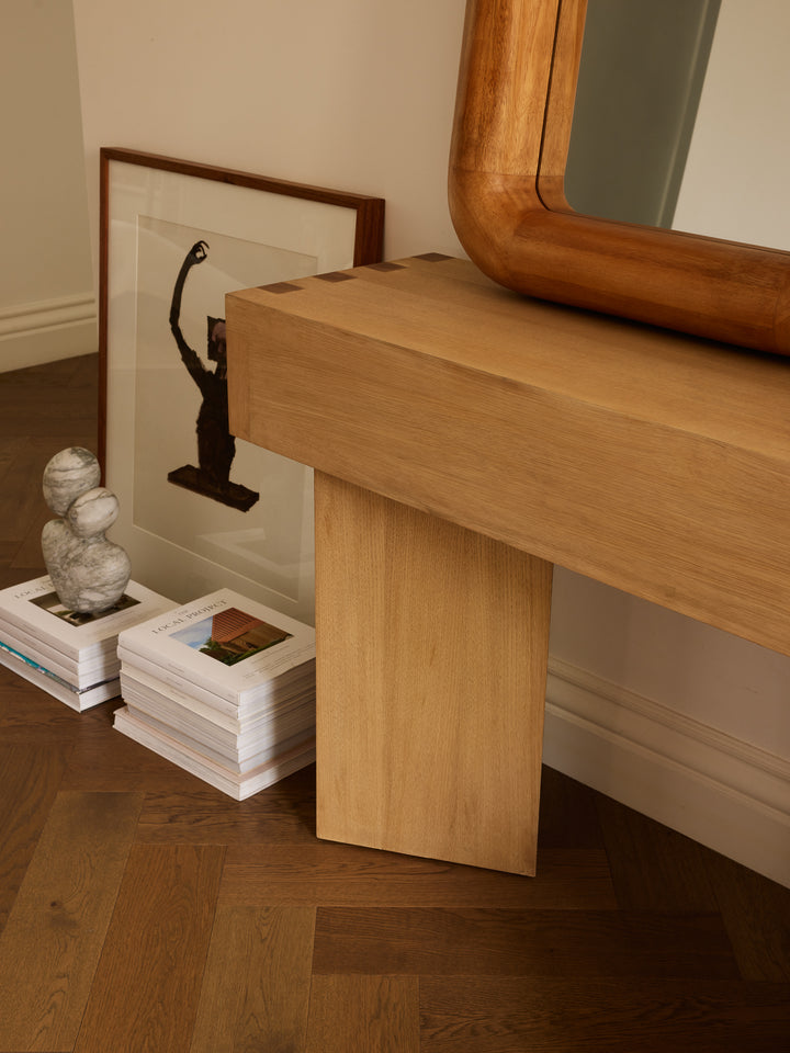 Dovetail Console