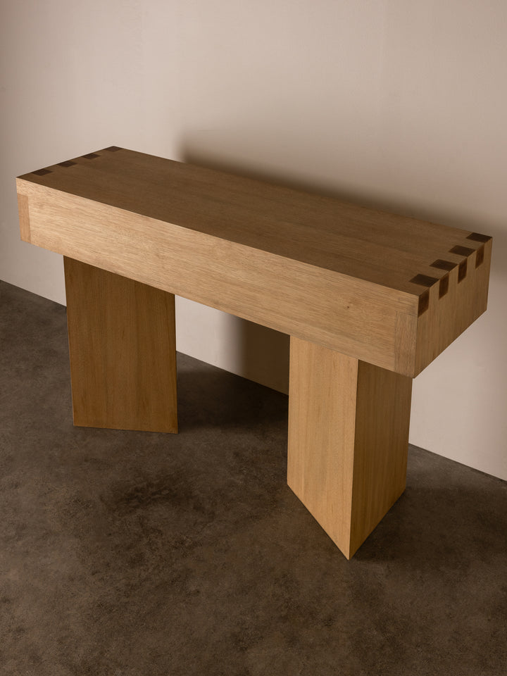 Dovetail Console